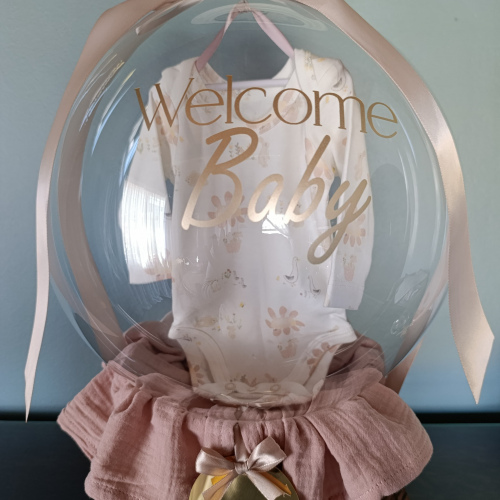 Bobo Balloon with Newborn Outfit & Muslin Blanket – Baby Gift Basket